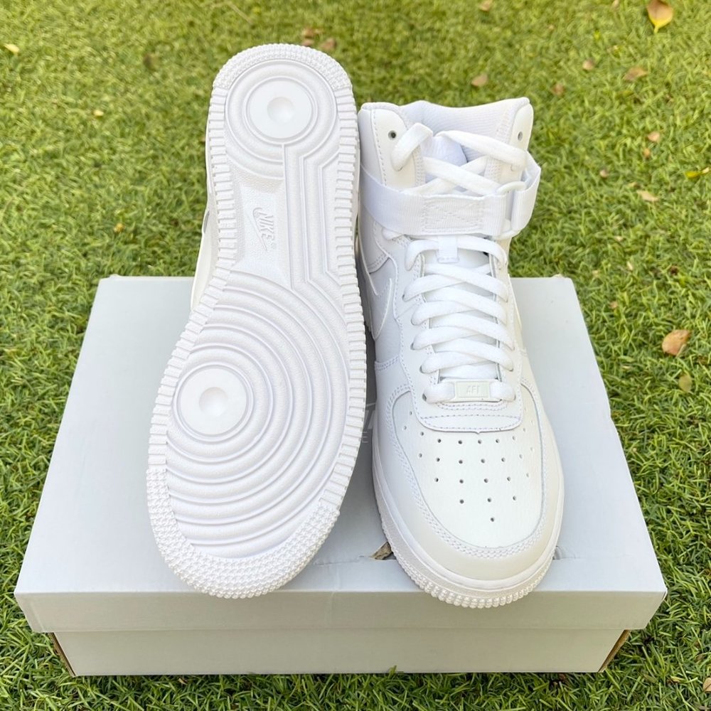 Nike Air Force 1 triple white high top shoes (big kids) - Picture 4 of 4